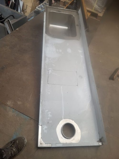 This Commercial Catering Prep Top with no legs is ideal to cover any existing working slab with dimensions of 550 x 905 mm Wide, with a 500 x 400mm Bowl